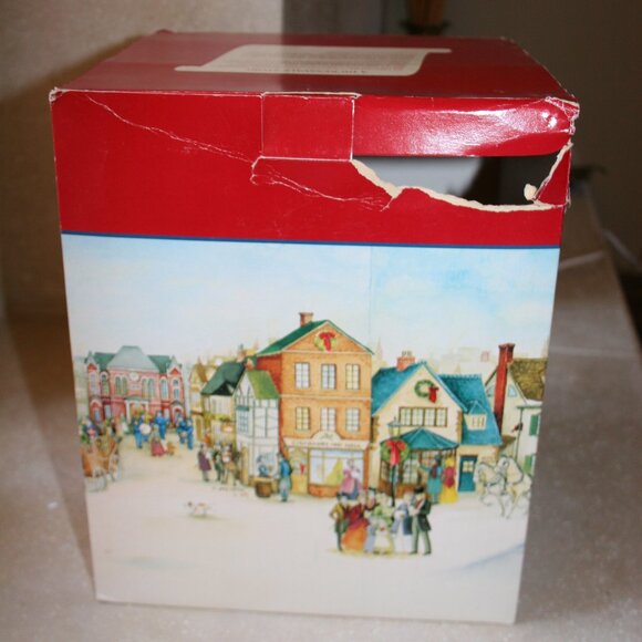 Christmas 1995 Lemax Dickensvale Porcelain Lighted House & Street Lamps - Picture 12 of 15